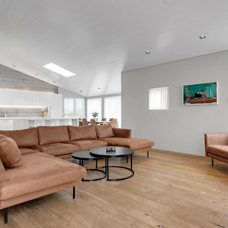 Luxury Villa With River View Laugaras Kültér fotó