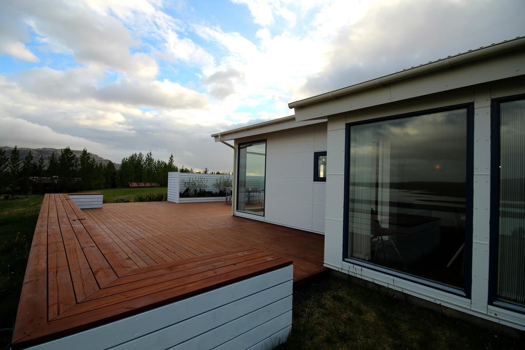 Luxury Villa With River View Laugaras Kültér fotó