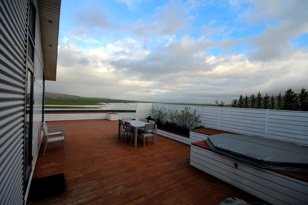 Luxury Villa With River View Laugaras Kültér fotó