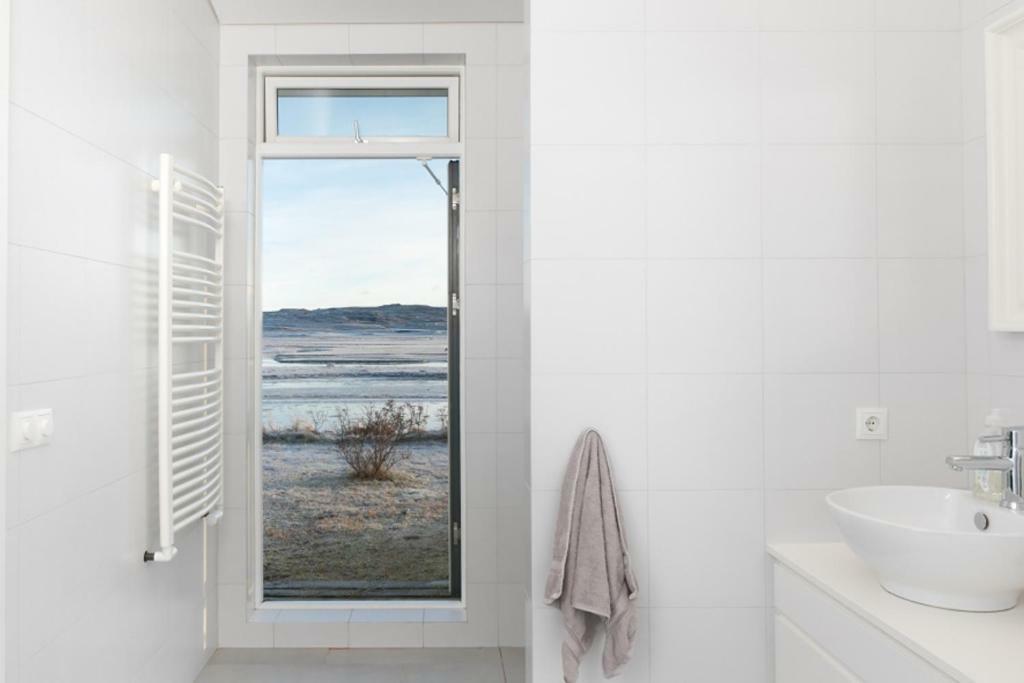 Luxury Villa With River View Laugaras Kültér fotó